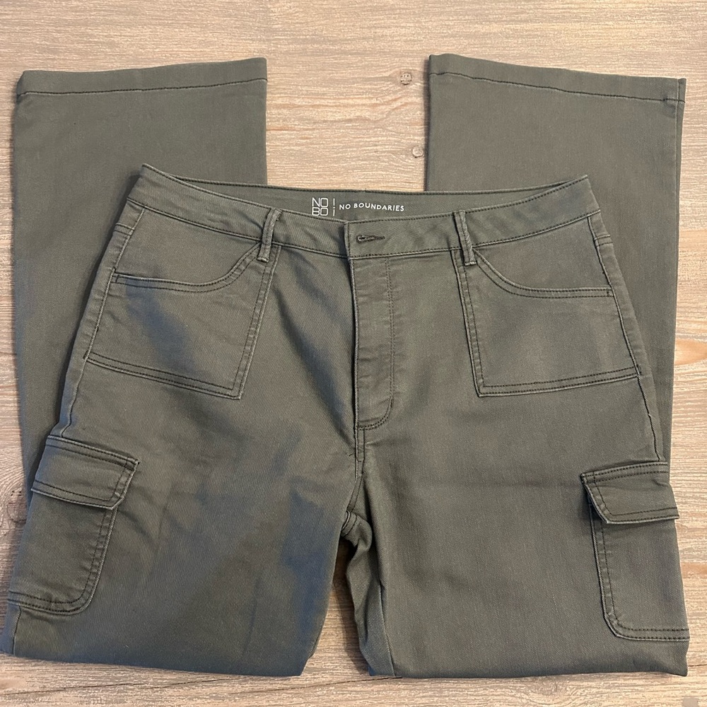 NWOT No Boundaries Green Cargo Pants